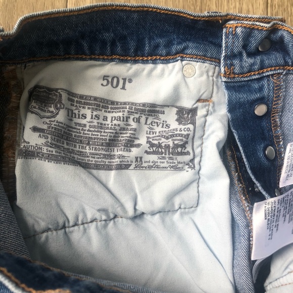 Levi’s 501 Light Wash Button Fly Jean Shorts - Picture 11 of 15